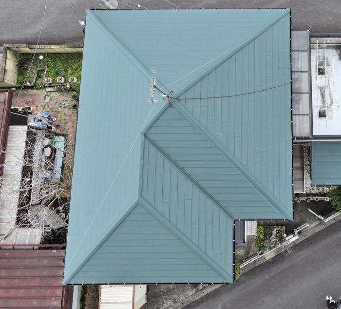 カバールーフ工事、雨樋交換、玄関屋根塗装