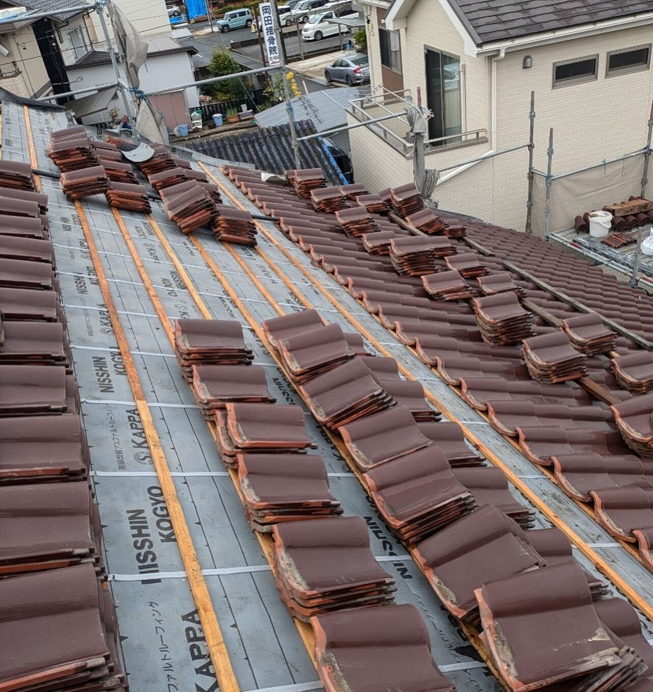 多治見市内において葺き直し工事👷
