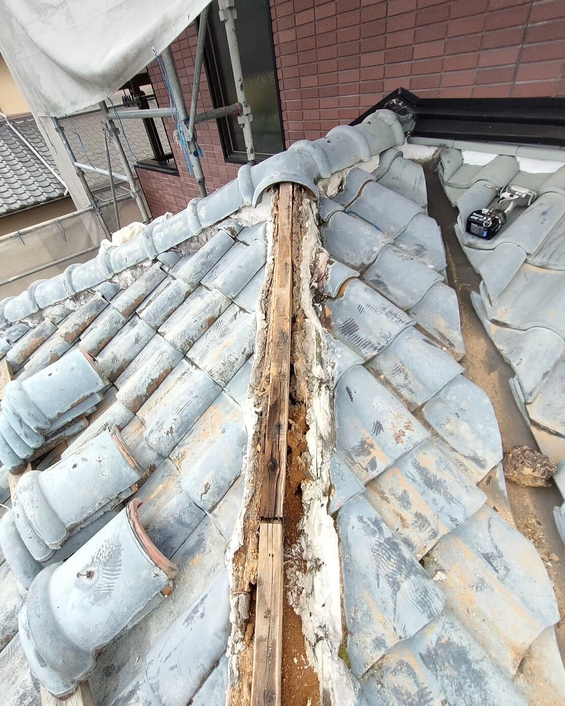 多治見市市之倉町にて棟の積み替え工事と谷板交換工事完了しまし